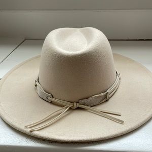 NWOT: Never Worn Cream/Beige felt hat with leather wrap detail